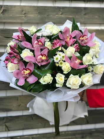 Букет цветов из: Розы и Хризантемы в Социалистический