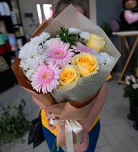 Букет цветов из:  Герберы, Розы и Хризантемы в Социалистический